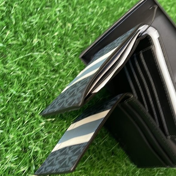 Michael Kors Men`s Gifting Bifold 3 in 1 Wallet Box Set Admiral Multi - Picture 10 of 14